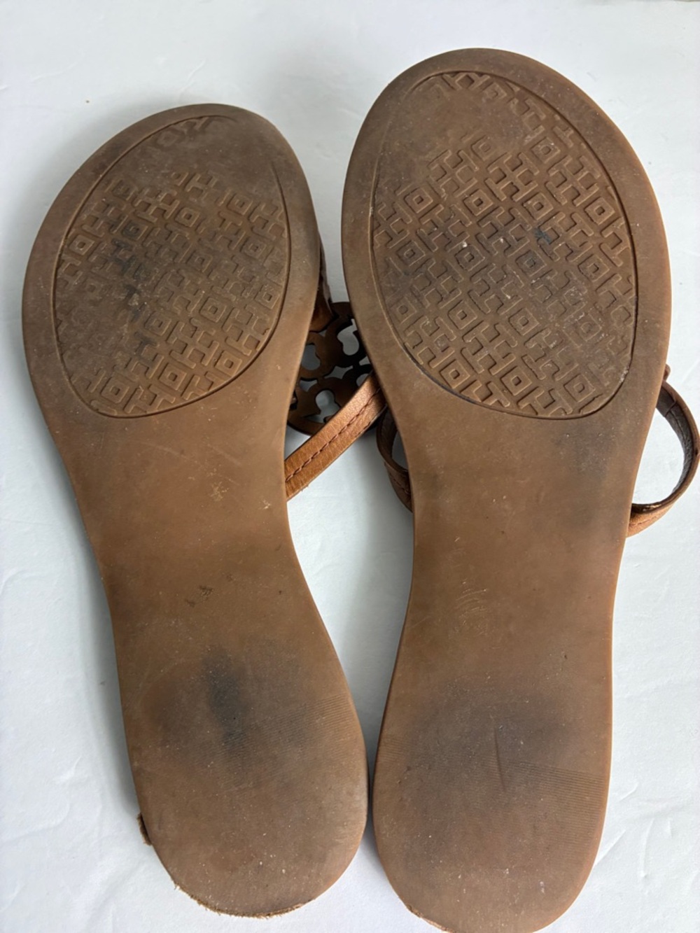 Tory Burch Flat Thong Sandals Leather Circle-Logo Chestnut Sz 7 - Picture 8 of 9